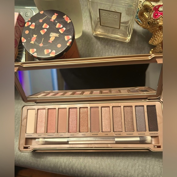 Urban Decay Naked 3 - Picture 2 of 6